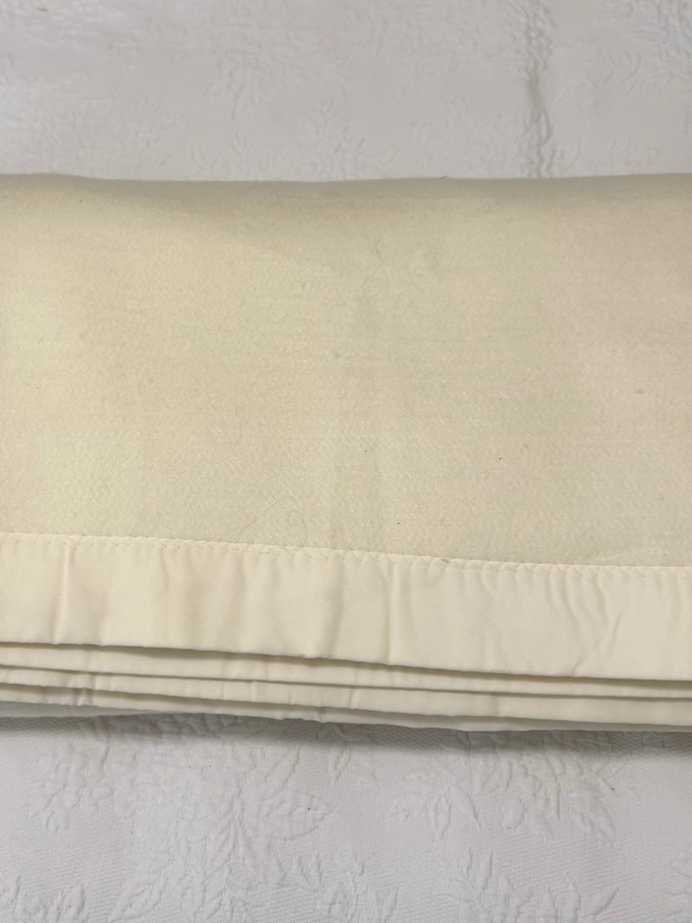 Vintage Retired Chatham USA Acrylic Blanket 102x90 Ivory/Cream, Satin Trim